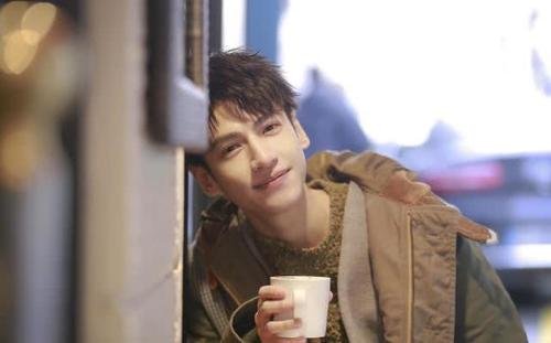 罗云熙回斥跟拍者,跟拍者的这种行为是侵犯隐私吗?