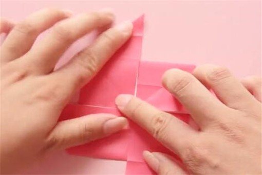 怎么用一张纸折玫瑰花?