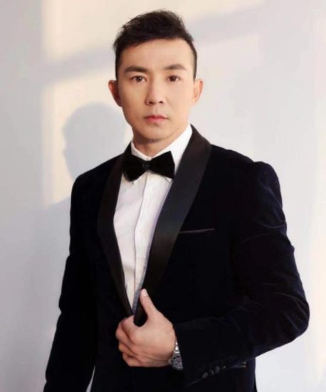 刘畊宏大儿子留长发为捐给患癌小朋友做假发，其行为有多暖心？