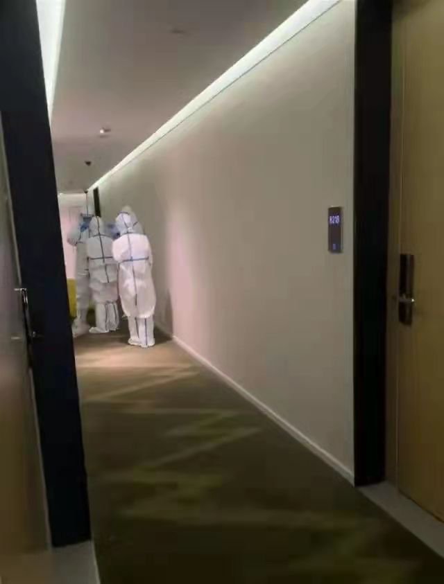 上海三地调整为中风险区,当地有关部门采取了哪些应对措施?