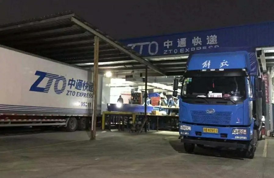 女子退货被中通快递员扇耳光,事情的原委是怎样的?