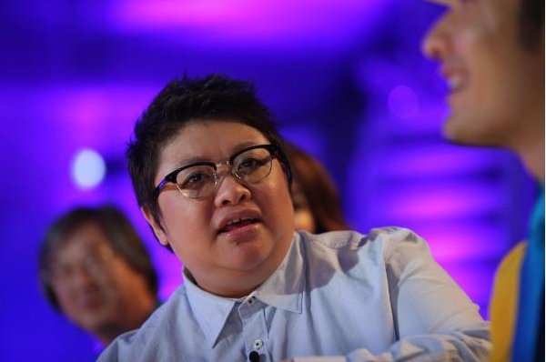 韩红凌晨四点扫大街做公益，韩红是许多明星的榜样吗？