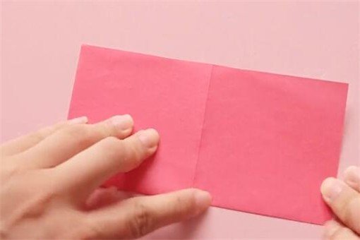 怎么用一张纸折玫瑰花?