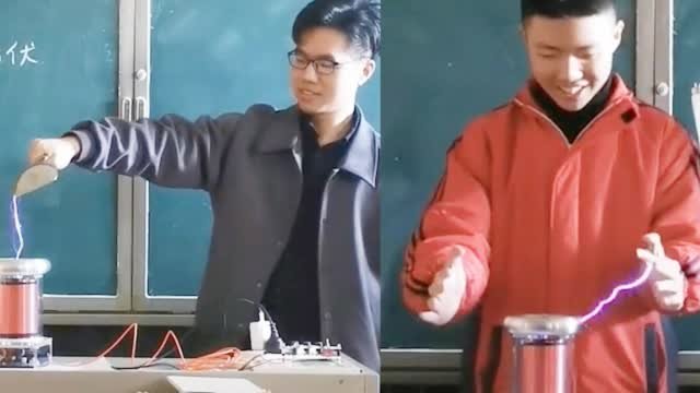 江西一物理老师室内演示电流让学生惊叹不已，这样的教学方式为何更受喜欢？