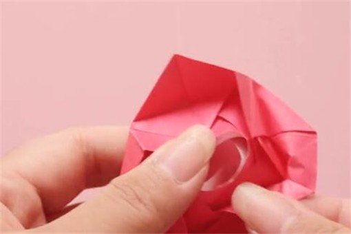 怎么用一张纸折玫瑰花?