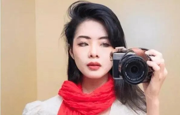 对于药大公费留学生许可馨发表恨国言论的行为，对此事件你怎么看？