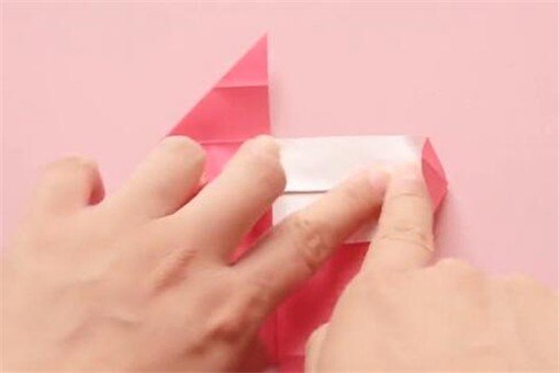 怎么用一张纸折玫瑰花?