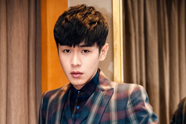 张若昀回应打过唇钉，他家庭环境如何，为何年少时如此叛逆？