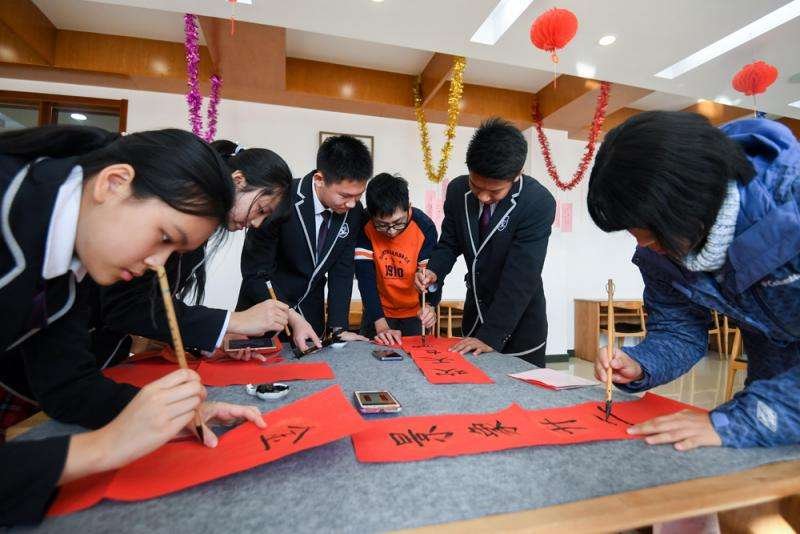 关于深圳中小学拟延后两小时放学一事,你有何看法?