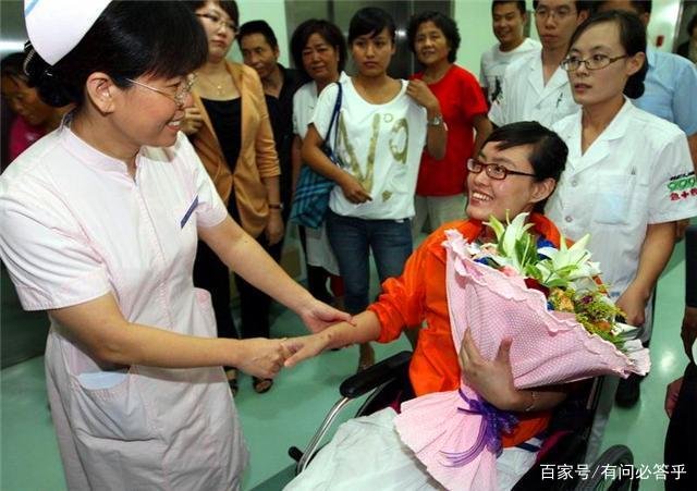 最美教师张丽莉为救学生失去双腿，主动向丈夫提离婚，现状如何？