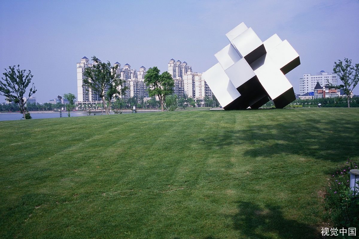 湖北荆州巨型关公雕像头部已被卸下，这座关公像为何被定为违建？