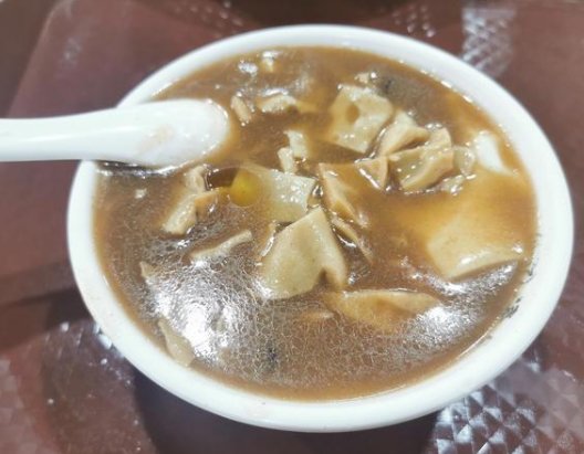 河南开封胡辣汤店老板摘掉镇字掩面哭泣，当时他的心情是怎样的？