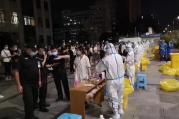 云南一萌娃疫情期间经历4次封城59次核酸，萌娃有多可怜？