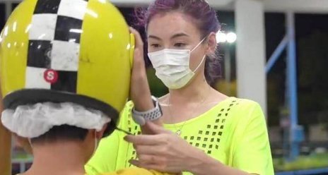 张柏芝罕见晒与妈妈合影大方向妈妈表白，张妈妈开网约车自力更生，咋看？