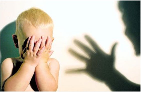 江苏“虎爸”暴打儿子将视频发家长群,你觉得家长这么做对吗?