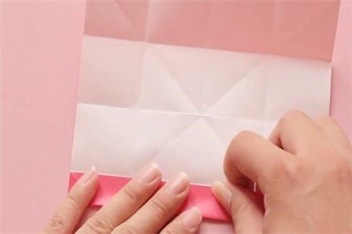 怎么用一张纸折玫瑰花?