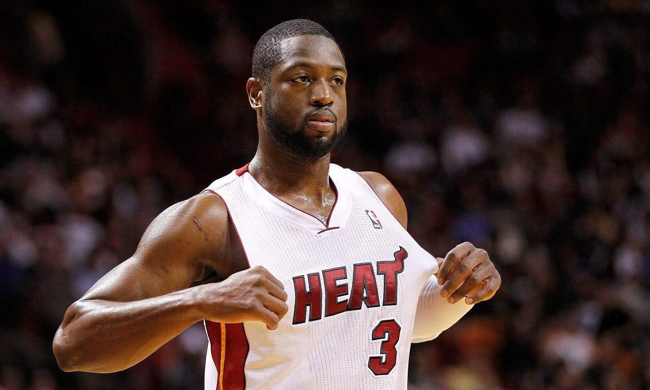 网曝韦德娇妻因种族歧视被解雇，嫁给韦德的她为何还要替别人打工挣钱？