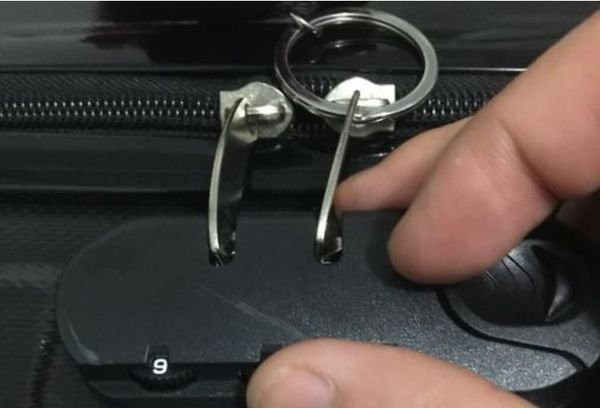 爱华仕拉杆箱密码怎么设置