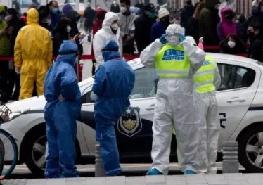 云南一萌娃疫情期间经历4次封城59次核酸,萌娃有多可怜?