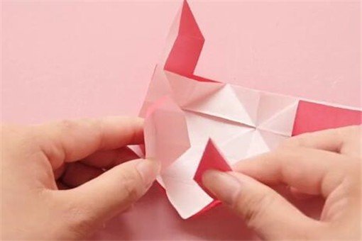 怎么用一张纸折玫瑰花?
