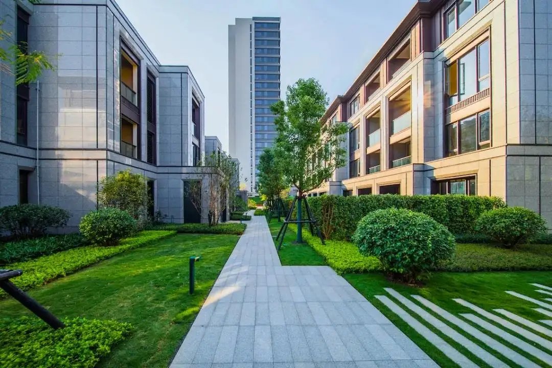 融创中国将停牌：无法按期发布年报，融创最后的结果是否会像恒大一样？