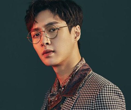 张艺兴镜头前叫“杨紫女士”，镜头后叫“紫姐”，这是为何呢？