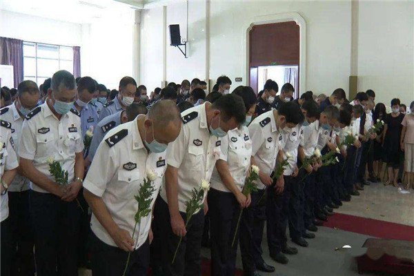 厦门两位警长什么原因同日殉职？