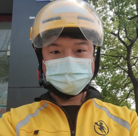 网友称上海一跑腿小哥接单后拖延送货并“勒索”,美团对此有何回应?