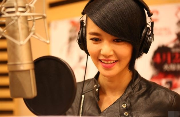 谭维维爆改《敢问路在何方》骂评一片,经典如何重放光芒?