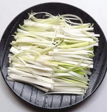 与韭黄蒜黄一样大葱能培育出葱黄吗？