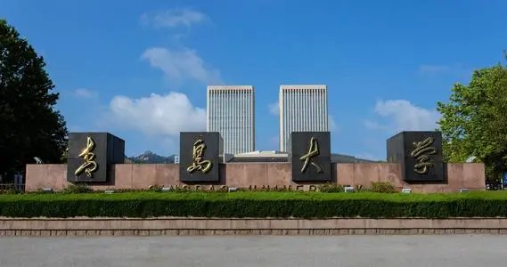 青岛大学回应保安殴打学生,仅道歉和开除保安的解决方法你能接受吗?