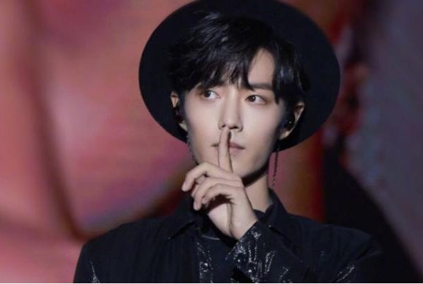 网友热谈“害羞的男孩有多可爱”这个话题，你见过肖战害羞时候的场面吗？