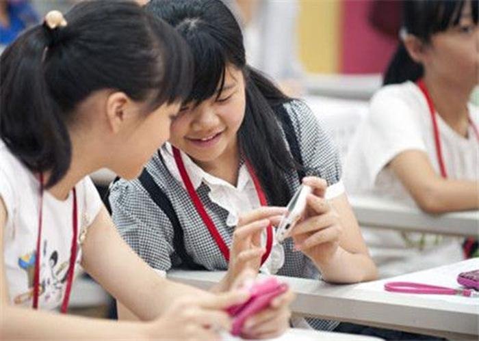 高中生能不能带手机去学校呢？对学习影响大不大？