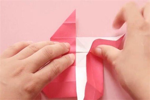 怎么用一张纸折玫瑰花?