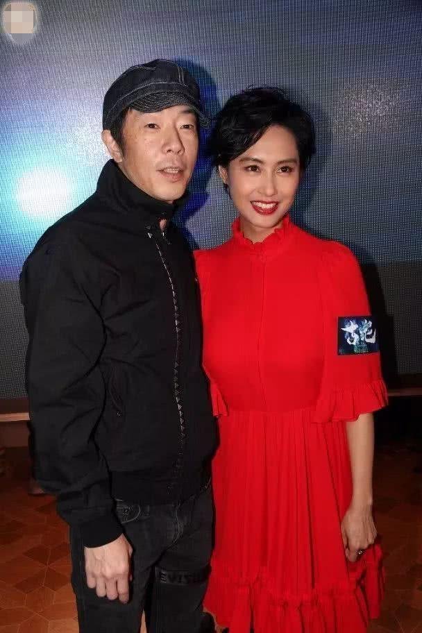 朱茵发文为黄贯中庆生,两人是怎样保持恩爱如初的?