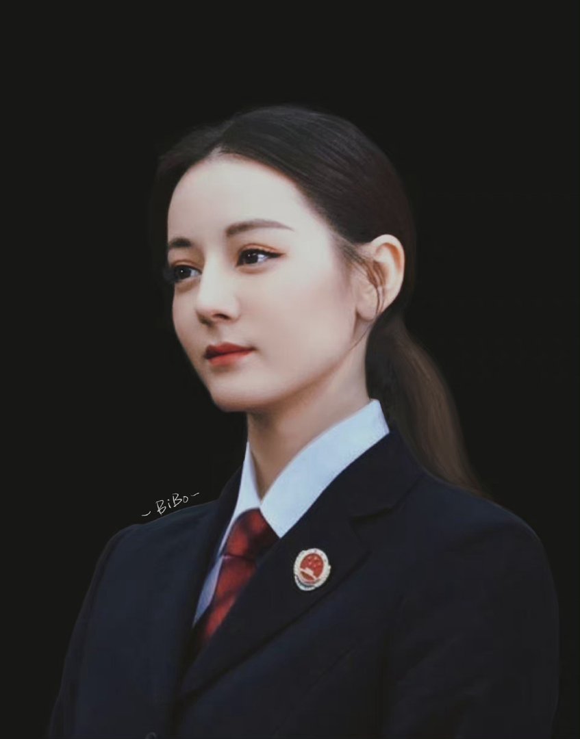 迪丽热巴晒夏日裙装plog，她最近有什么待播的新剧吗？