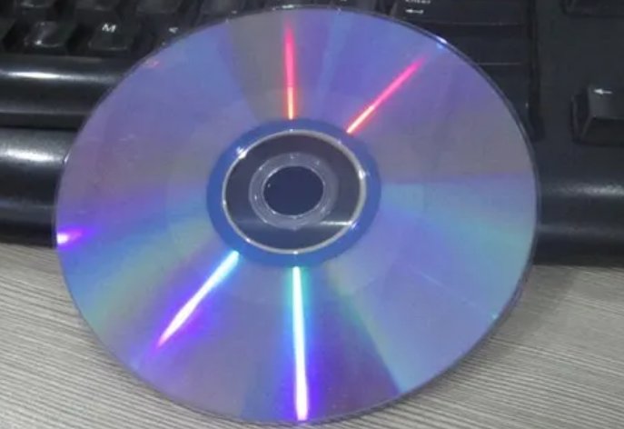 日本决定停止使用软盘和光盘,此举是出于什么原因考虑的?