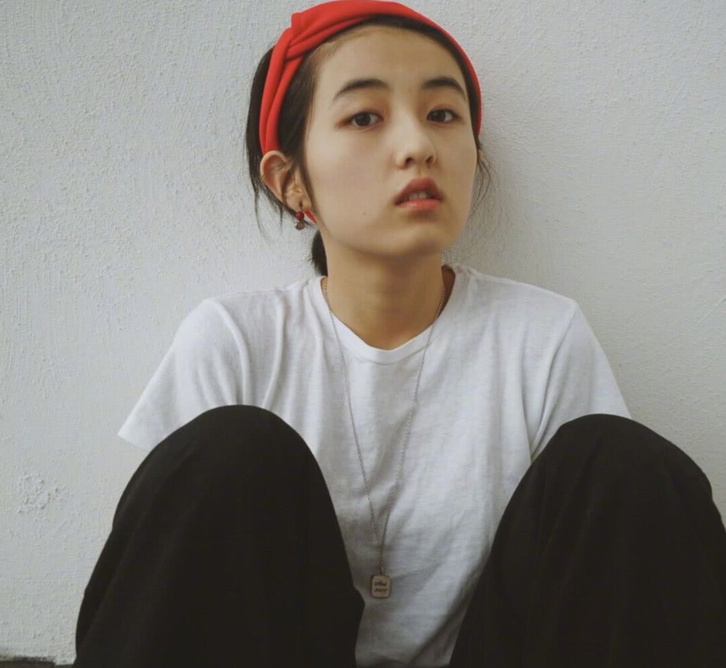 张子枫晒怼脸自拍,你觉得张子枫的颜值如何?