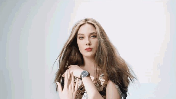 谷爱凌晒超模感惊艳写真照,她的镜头感有多强?