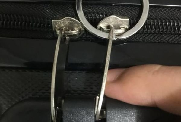 爱华仕拉杆箱密码怎么设置