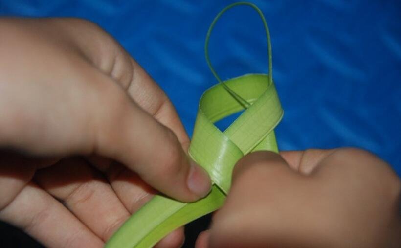 编制草蚂蚱的方法