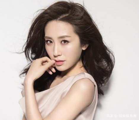 嫁入豪门的最惨女星,丈夫在母亲葬礼上提离婚,儿子被小三抢走,后来怎样?