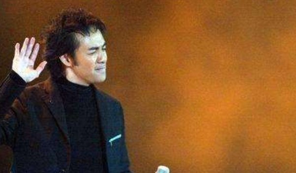 情歌王子童安格已60高龄，24岁的女儿貌美如花，他是有多幸运？