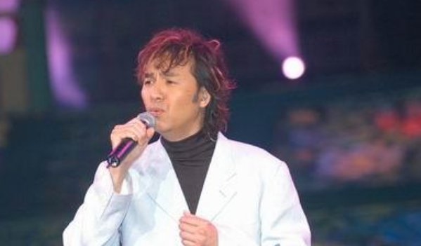 情歌王子童安格已60高龄，24岁的女儿貌美如花，他是有多幸运？