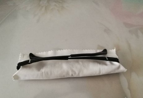 眼镜应该怎么放在眼镜盒里？