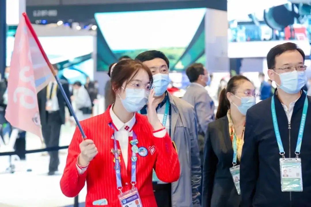 导游无团可带，有人转行卖保险年入60万，其他旅游从业者们是如何自救的？