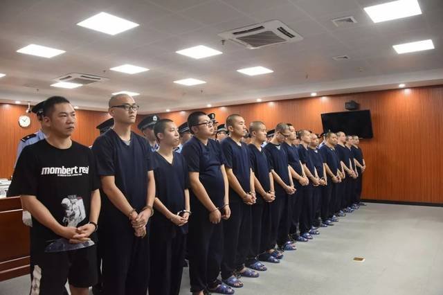 广东佛山对19人涉黑案作出二审宣判，判处主犯二十五年，这个刑罚重吗？