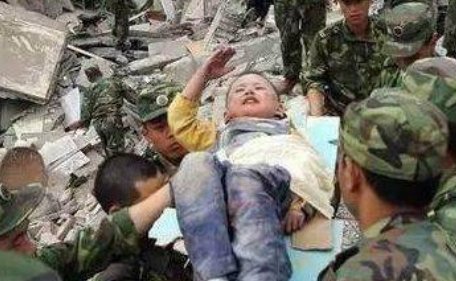 你还记得14年前汶川地震时的惊天一跳吗？这背后为何让人泪目？