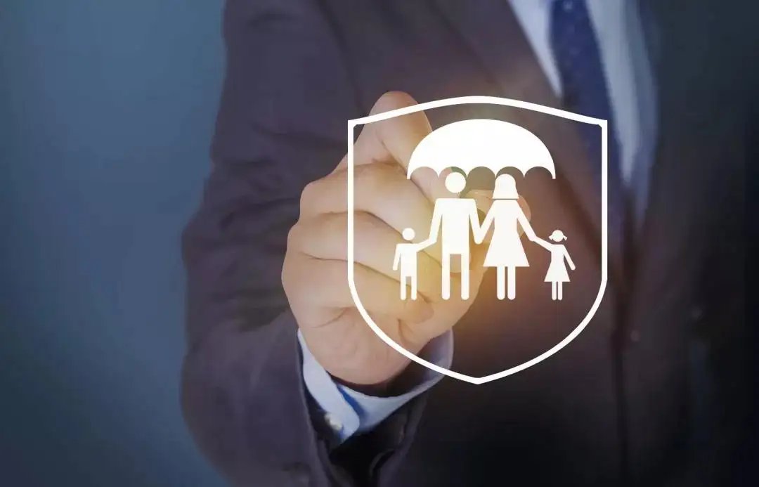 导游无团可带，有人转行卖保险年入60万，其他旅游从业者们是如何自救的？