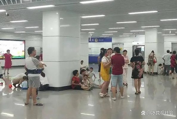 遂宁一超市被三四百个大爷大妈霸占蹭空调,超市负责人是如何处理此事的?